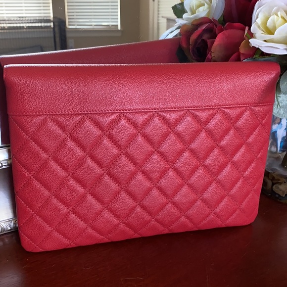 Chanel red lamb skin leather case - Picture 2 of 4